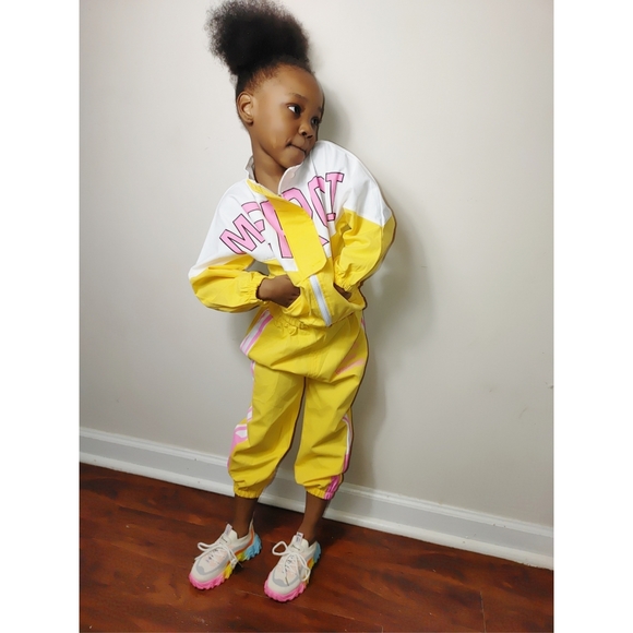 Merci Yellow - Picture 3 of 5